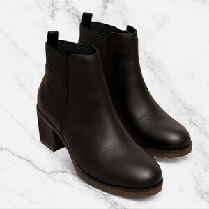 NWOT Kork Ease Elsie Ankle Boots Size 9.5 Black Chelsea Chunky Block Heel